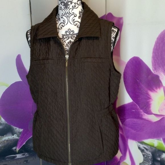 Chico's Size 1 brown zip up vest with elastic stretch band on sides. 4 pockets. - Picture 1 of 7